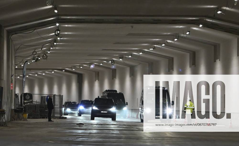 The King Crosses The Oosterweel Tunnel ANTWERPEN, BELGIUM - OCTOBER 21 : Crossing the Oosterweel tunnel during the king s visit of the construction site of the Oosterweel Link in Antwerp. This major infrastructure project, led by the project owner Lantis, will complete the Antwerp Ring Road (R1) through a complex system of new tunnels. The link aims to structurally resolve the traffic congestion around Antwerp by diverting heavy port and through traffic via an additional Scheldt tunnel. Antwerpen, Belgium, 21 10 2026 Antwerpen Belgium