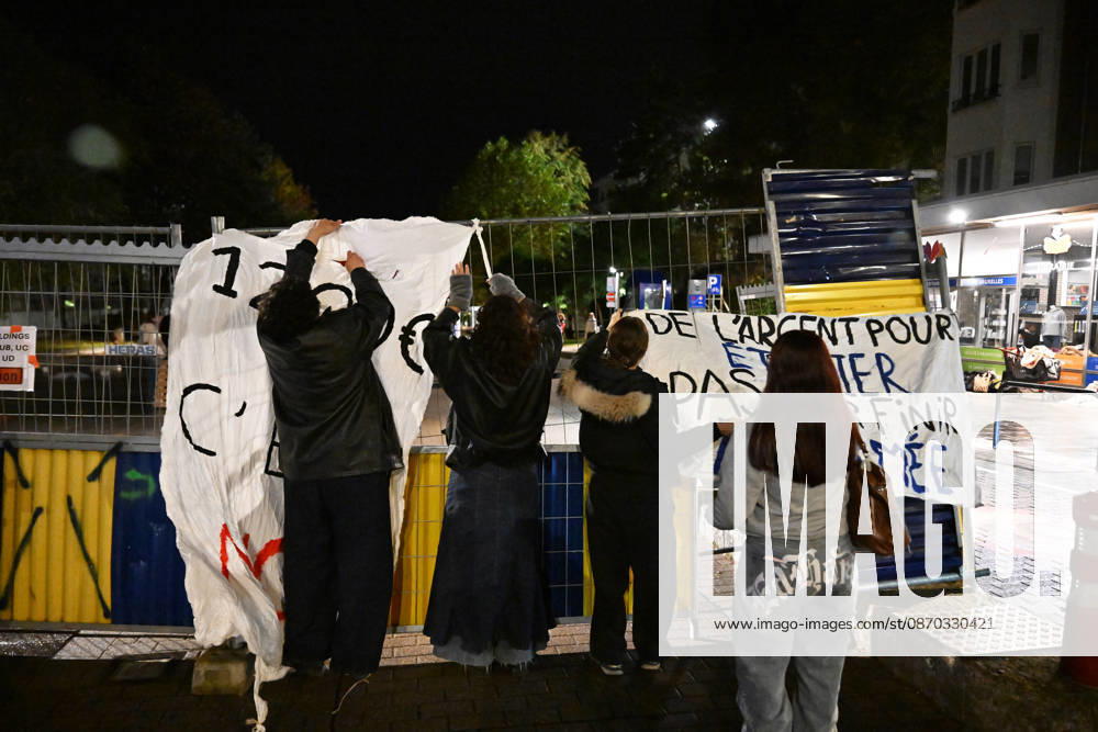Students blocked the ULB campus in Brussels BRUSSELS, BELGIUM - OCTOBER 22: Students at the Universite Libre de Bruxelles (ULB) Solbosch Campus erect barricades and hang protest banners blocking campus entrances in Brussels, Belgium on Wednesday, October 22, 2026. Demonstrators assembled to protest planned tuition fee increases and budget cuts targeting higher education funding across the Wallonia-Brussels Federation. Dursun Aydemir Anadolu Brussels Belgium. Editorial use only. Please get in touch for any other usage.