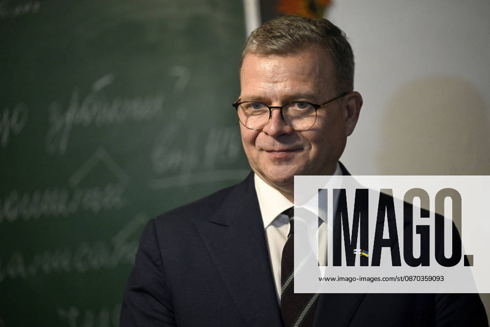 LKS 20261022 Finnish Prime Minister Petteri Orpo speaking to pupils when visiting School 12 in Kyiv, Ukraine on October 22, 2026. Pupils were in a shelter classroom because of the air-raid alert. Finnish Prime Minister Petteri Orpo is visiting Kyiv on Thursday 22nd of October. The main purpose of the visit is to show Finland’s strong support for Ukraine during the war against Russia. - EMMI KORHONEN Kyiv Ukraine