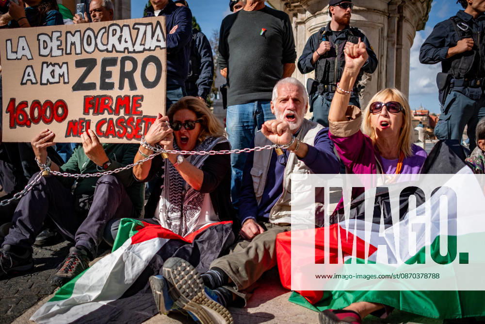 Activists gather in Piazza del Campidoglio to request that the municipal assembly vote on the termination of commercial relations between Rome municipal companies and Israeli firms. The participants chain themselves to one another to demand to take part in the municipal assembly. Rome Italy - ZUMAg256 20261022_znp_g256_004