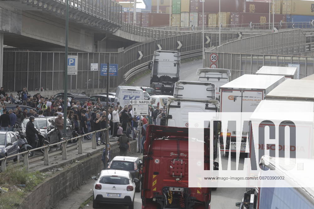 IPA90036638 - Naples, October 22, 2026: Via Marina, Bausan Checkpoint Truck drivers protest high gas prices (NeaPhoto)