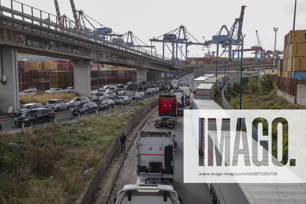 News - Truck Drivers Protest Fuel Prices in Naples HGV drivers take part in a slow-moving truck convoy through Naples as protests against rising fuel prices and operating costs continue. The vehicles, stationed for days on Via Argine, moved toward the port before returning to their original position, causing major traffic disruption. The blockade has also prevented fuel tankers from leaving the depot, contributing to shortages of petrol and diesel at filling stations. Protesters explained their demands to passersby and expressed disappointment with the government s recently introduced aid decree. Napoli Napoli Italy