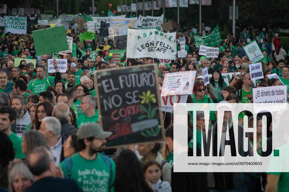 Demonstration in Support of the Education Strike in Madrid Hundreds of people carrying signs during a demonstration in support of the education strike on October 22, 2026, in Madrid, Spain. The indefinite education strike in Madrid continues and enters the second half of October 2026, marked by a strong mobilization of public school teachers and the Ayuso government’s outright refusal to sit down and negotiate. OCTOBER 22, 2026 MAREA VERDE Fernando Sá Madrid, Spain