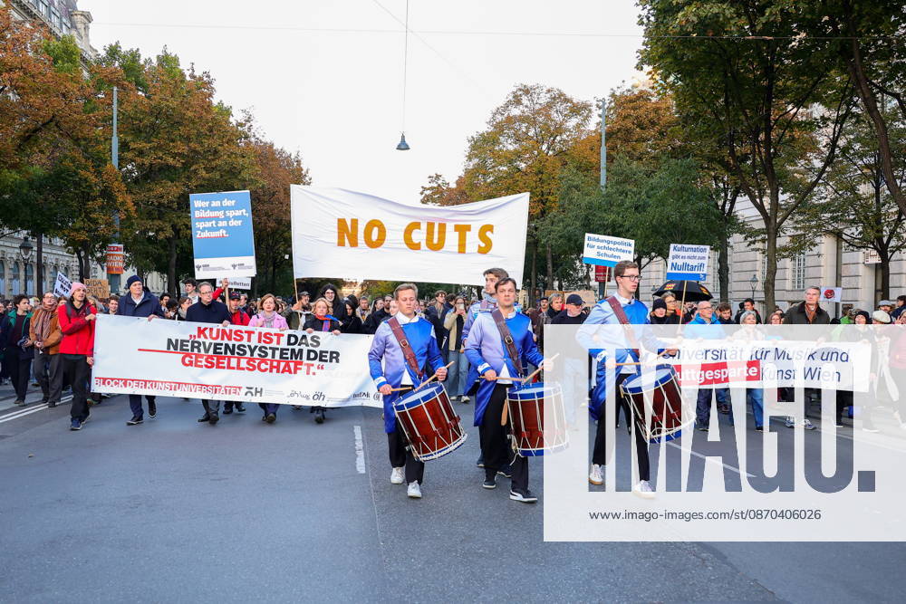 AUSTRIA, VIENNA - OCTOBER 22, 2026: People take to the streets of Vienna to protest against the underfunding of public universities Vienna Austria - ZUMAt113 20261022_zaa_t113_664