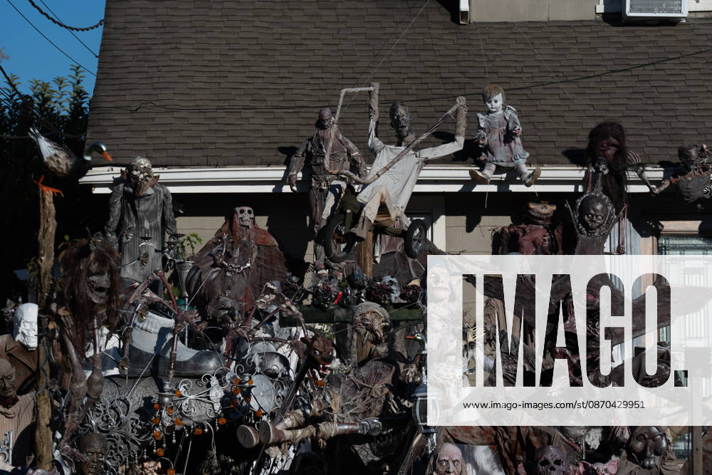 Handmade Zombies Take Over New Jersey Home for Halloween HAWTHORNE, NEW JERSEY - OCTOBER 22: A Halloween display featuring handmade zombies transforms the front lawn and roof of a home on Lafayette Avenue on October 22, 2026, in Hawthorne, New Jersey. Homeowner Tony Rodrigues creates the figures from scratch, incorporating 3D-printed faces into many of the designs. Inspired by Michael Jackson’s Thriller music video, Rodrigues has maintained the Halloween decoration tradition for more than a decade, turning his property into a seasonal attraction for visitors. Lokman Vural Elibol Anadolu New Jersey United States. Editorial use only. Please get in touch for any other usage.