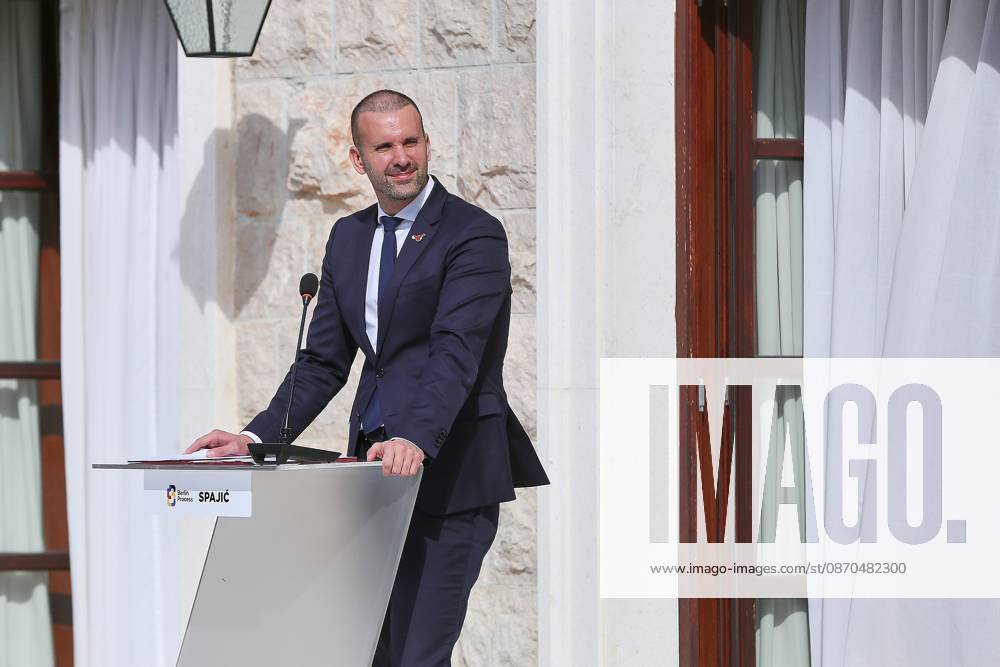 Sveti Stefan, Montenegro, 22.10.2026: Auslandsreise des Kanzlers zum Berlin Prozess -Gipfel: Pressekonferenz mit dem Premierminister von Montenegro Milojko