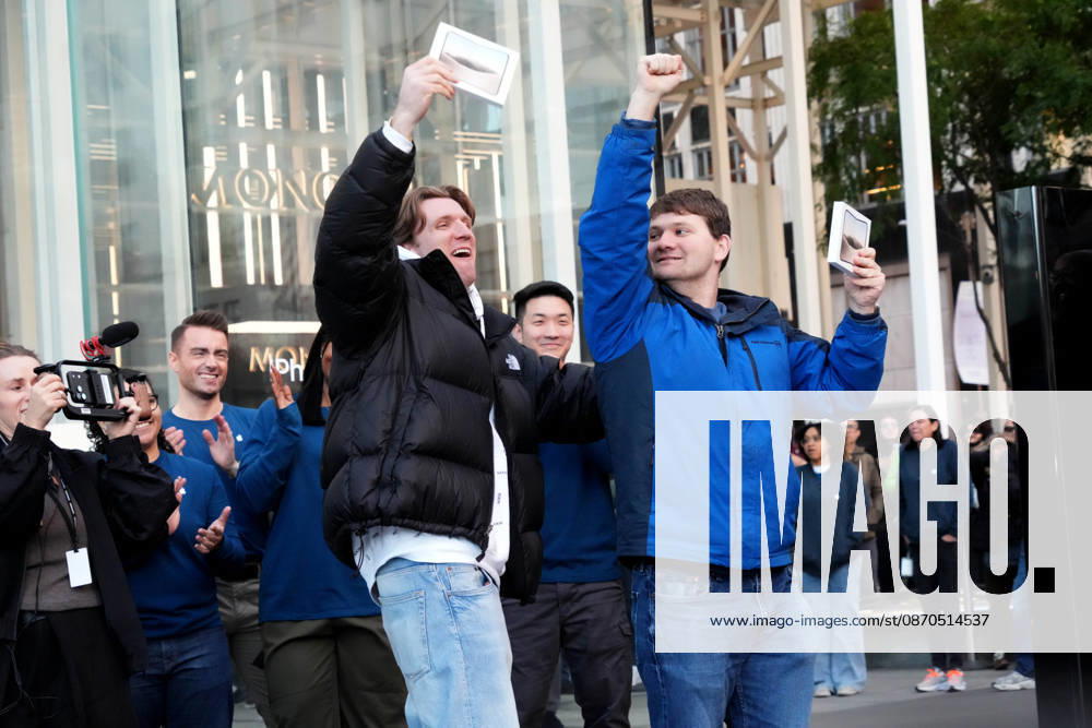 Apple IPhone Duo Launch,.The Apple Store Fifth Avenue, NYC.October 23, 2026 . New York USA - ZUMAms4_ 20261023_faf_ms4_011