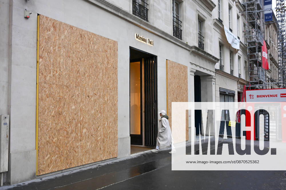 Stores Prepare for Demonstration - Paris Shopkeepers install wooden boards to barricade their shop windows in preparation for demonstration in Paris, France, on October 23, 2026. Photo by Ammar Abd Rabbo ABACAPRESS.COM Paris France