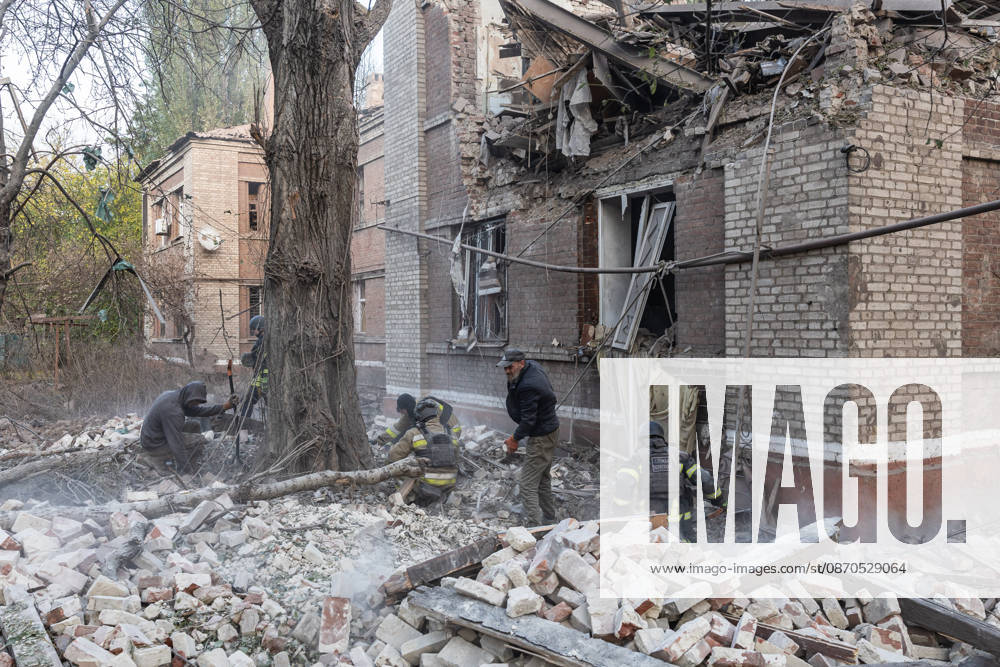 Russian drone attack on a residential building in Kramatorsk KRAMATORSK, UKRAINE - OCTOBER 23: Ukrainian firefighters search through the rubble for a civilian following a Russian air strike on a residential building in Kramatorsk, Ukraine, 23 October 2026 Diego Herrera Carcedo Anadolu Kramatorsk Ukraine. Editorial use only. Please get in touch for any other usage.