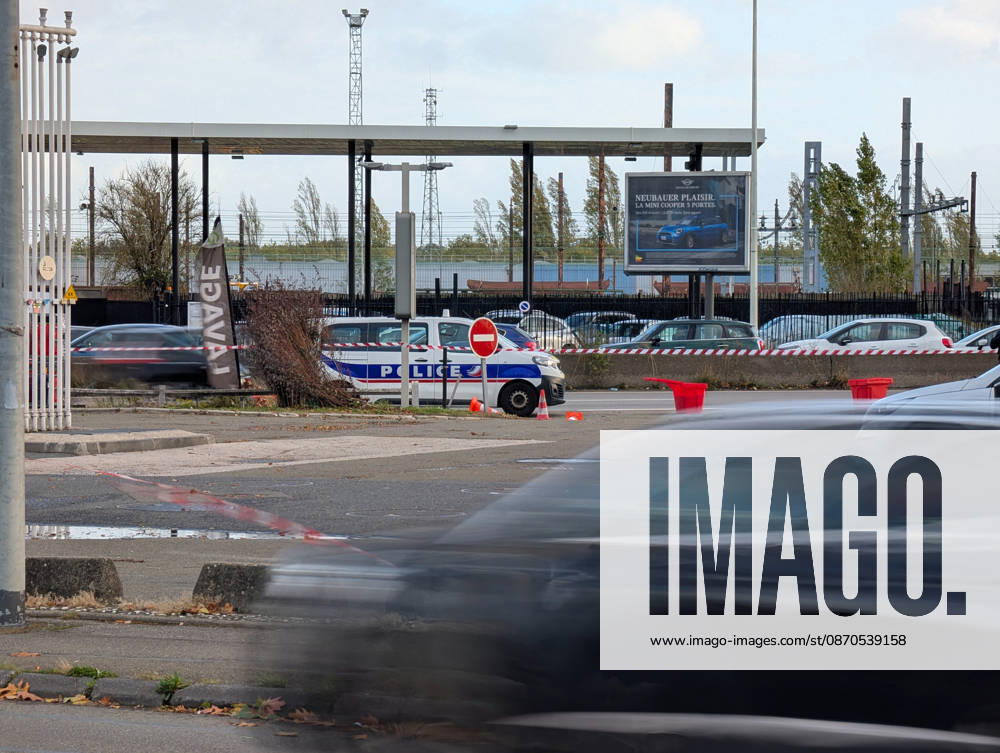 Police Investigate a Suspected Terrorist Shooting in Trappes and La Verrière - France Police officers and forensic experts conduct detailed site investigations at an Esso gas station along the N10 highway following a shooting across Trappes and neighboring La Verrière. The attack left one man dead and four others injured, including a 12-year-old girl who was critically wounded. France s National Anti-Terrorism Prosecutor s Office (PNAT) has opened an investigation after a gunman fired at bystanders from a vehicle before being arrested in nearby Coignières. Trappes, France, October 23, 2026. Photo by ABACAPRESS.COM Trappes Ile-de-France France
