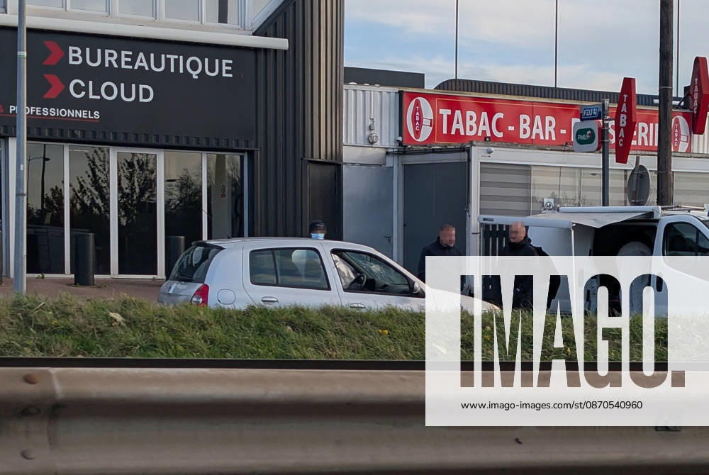 Police Investigate a Suspected Terrorist Shooting in Trappes and La Verrière - France CORRECTION CAPTION - Police officers and forensic experts examine the suspect s vehicle outside a bar-tabac along the N10 highway during detailed site investigations following a shooting that originated in Trappes and La Verrière. The attack left one man dead and four others injured, including a critically wounded 12-year-old girl, before the gunman was apprehended in Coignières. Coignières, France, October 23, 2026. Photo by ABACAPRESS.COM Coignieres Ile-de-France France