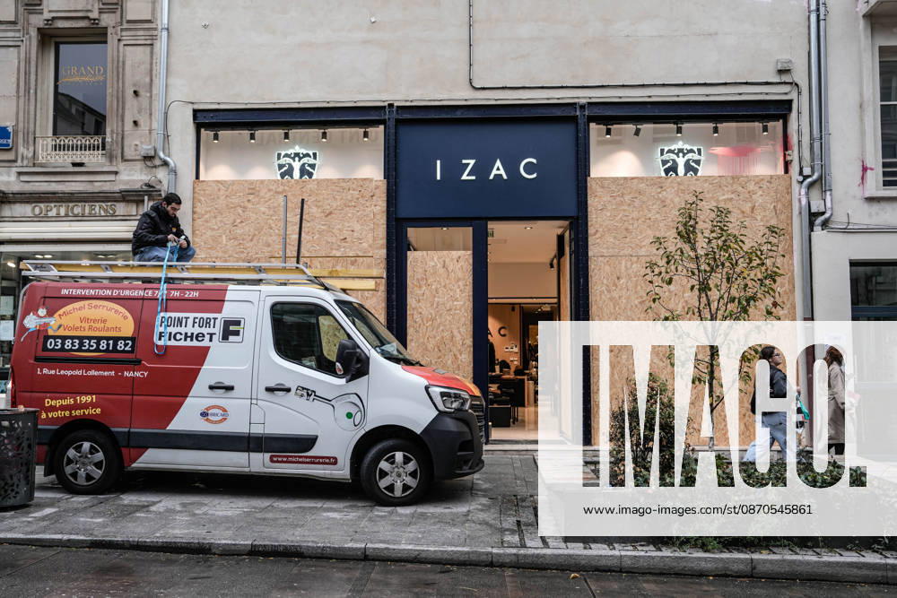 Shopfronts boarded up in Nancy ahead of planned protests NANCY, FRANCE - OCTOBER 23: Workers install protective wooden boards and plywood panels over shopfronts and commercial venues across downtown Nancy, France, on October 23, 2026. Local business owners and municipal authorities reinforced physical security measures ahead of large-scale public demonstrations planned for October 24, seeking to prevent vandalism and structural damage along major commercial corridors. Muhammed Said Tako Anadolu Nancy France. Editorial use only. Please get in touch for any other usage.