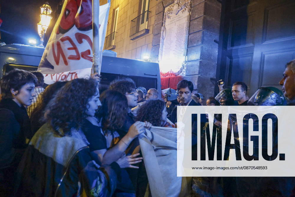Protesters Clash with Police in Naples Students, trade union members and activists from Potere al Popolo take part in a demonstration against the rising cost of living in Piazza Municipio. Clashes between demonstrators and police break out during the protest. ABP18538