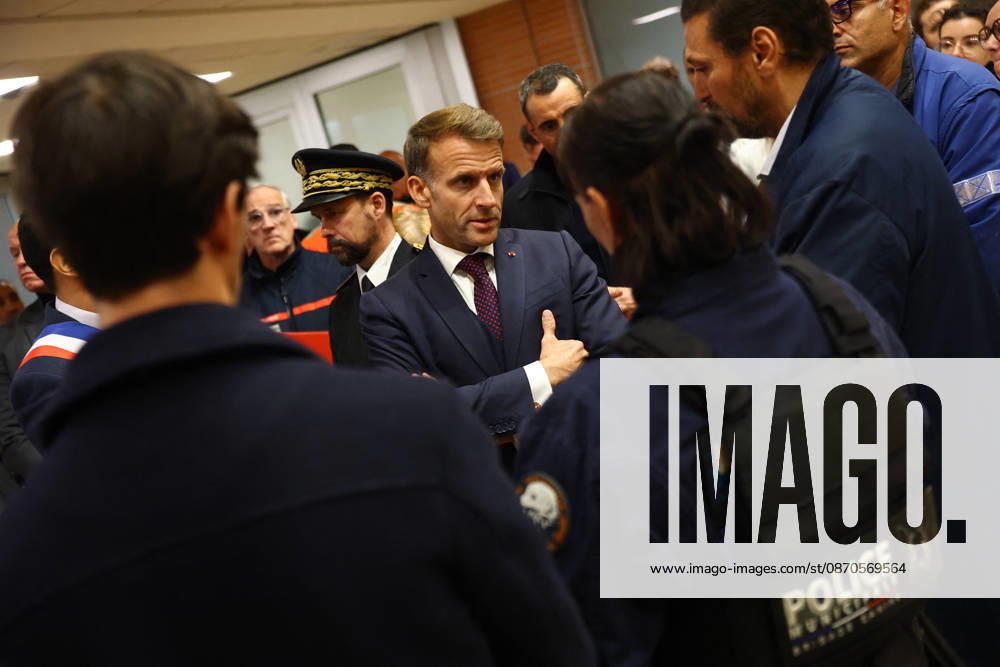 French President Macron in Trappes After Deadly Shooting - France French President Emmanuel Macron meets police officers and rescue forces at the town hall after a drive-by shooting during which a person was killed and at least four others were wounded including a 12-year-old girl, in Trappes, in the Yvelines department, near Paris, France, October 23, 2026. Photo by Hannah McKay Pool ABACAPRESS.COM Trappes France