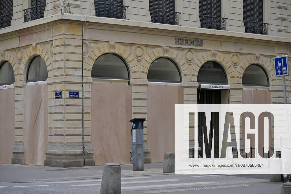 Shops Boarded Up With Wooden Panels - Lyon Shops in Lyon are boarded up with wooden panels ahead the Yellow Vests Protest Act II In Lyon, France on October 24, 2026. Photo by ABACAPRESS.COM Lyon France