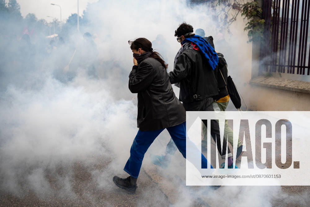 Protest Against the High Cost of Living in Lyon on October 24, 2026 Nicolas Liponne MAXPPP Lyon 10 24 2026 Police used tear gas on a procession that had set out to protest following the evacuation of Place Jean Macé during a day of mobilization against the high cost of living in Lyon, October 24, 2026. Demonstrations had been banned in part of the city center following the riots on October 17. Police used tear gas against a procession that had set out after the evacuation of Place Jean Macé during a day of protests against the high cost of living in Lyon on October 24, 2026. Demonstrations had been banned in part of the city center following the riots on October 17. France, Oct. 24, 2026. Another day of protests this Saturday, and amid fea