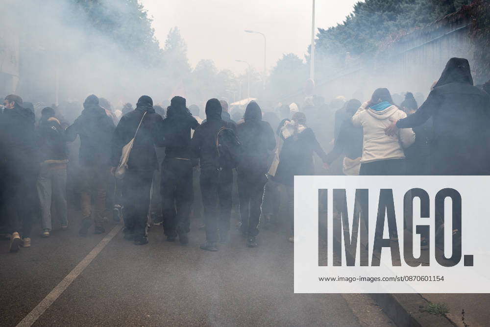 Protest Against the High Cost of Living in Lyon on October 24, 2026 Nicolas Liponne MAXPPP Lyon 10 24 2026 Police used tear gas on a procession that had set out to protest following the evacuation of Place Jean Macé during a day of mobilization against the high cost of living in Lyon, October 24, 2026. Demonstrations had been banned in part of the city center following the riots on October 17. Police used tear gas against a procession that had set out after the evacuation of Place Jean Macé during a day of protests against the high cost of living in Lyon on October 24, 2026. Demonstrations had been banned in part of the city center following the riots on October 17. France, Oct. 24, 2026. Another day of protests this Saturday, and amid fea