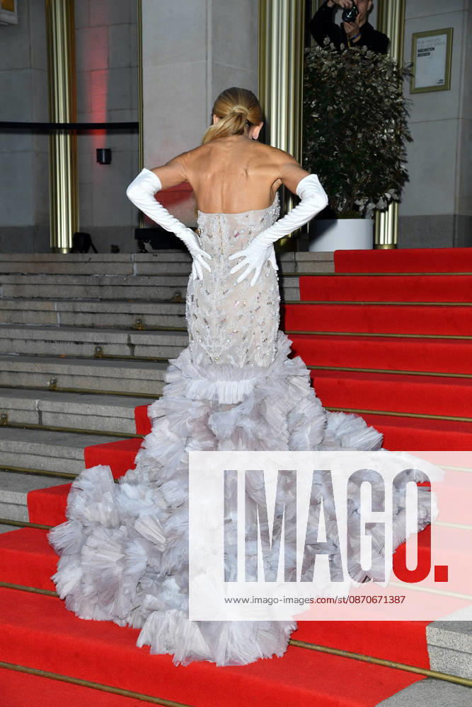 Jenny Elvers at the 2026 Leipzig Opera Ball at the Leipzig Opera on October 24, 2026