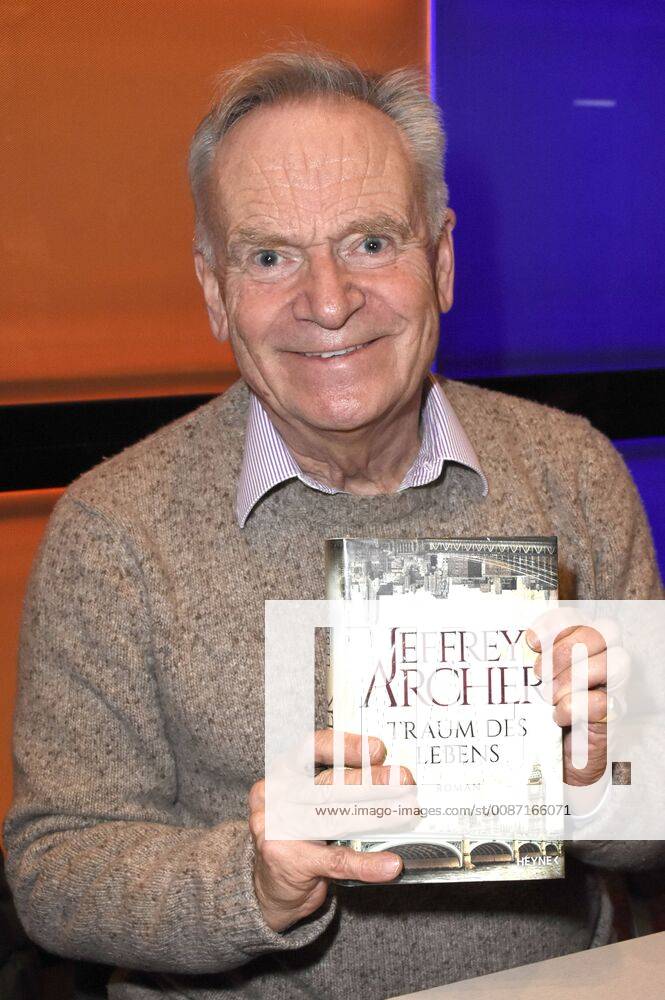 Jeffrey Archer bei einer Lesung aus seinem Roman Traum des Lebens bei der 59. Münchner Bücherschau auf dem Literaturfest München 2018 im Carl-Orff-Saal im Gasteig. München