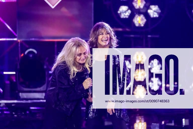 DEU, Deutschland, Offenburg, 12.04.2019 - Wencke Myhre (rechts), Bonnie Tyler. 50 Jahre ZDF-Hitparade. Mit einer großen Samstagabend-Jubiläumsshow feiert der senden den Geburtstag des TV-Klassikers. Thomas G o t t s c h a l k moderiert die Sendung mit Schlagern und Hitparaden-Lieblingen. Ausgestrahlt wird die Sendung am 27. April 2019, Aufzeichnung war in der Baden- Arena in Offenburg.