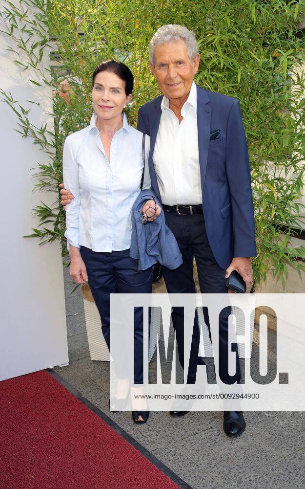 Goetz George Preis 19.08.2019 Gudrun Landgrebe und Mann Dr. Ulrich von Nathusius, Verleihung des Goetz-George-Preis im Kino Astor Film Lounge, Kurfuerstendamm 225, Berlin - 19.08.2019 -