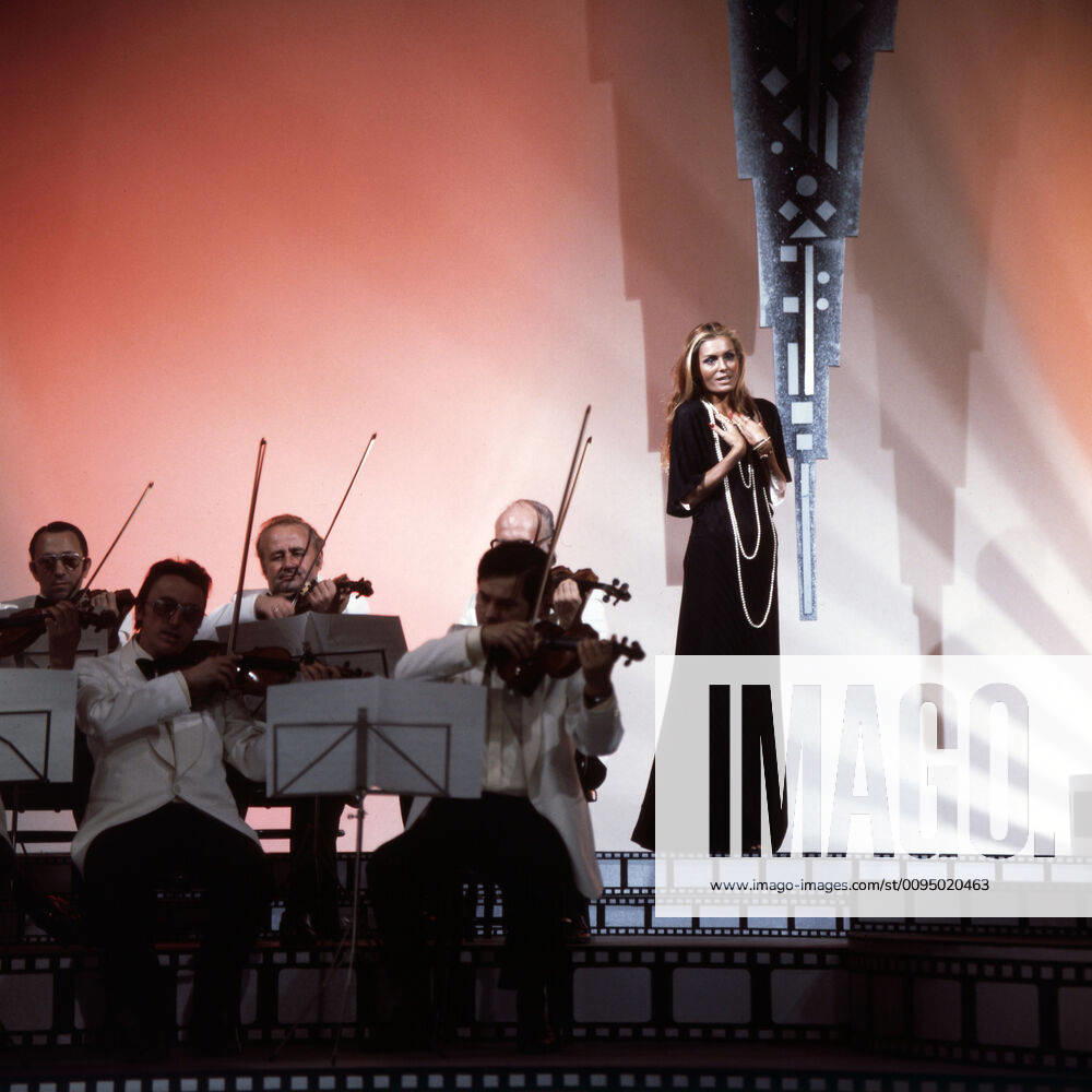 Die israelische Schauspielerin und Sängerin Daliah Lavi singt bei Max Greger: Musik! Musik! Musik! , ZDF, Deutschland 1976 . Israeli singer and actress Daliah Lavi performing on Max Greger: Musik! Musik! Musik! , ZDF, Deutschland 1976 Nur redaktionelle Nutzung. Editorial usage only.