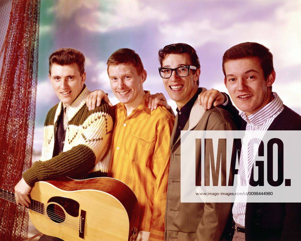 SUMMER HOLIDAY, The Shadows, from left: Bruce Welch, Brian Locking, Hank Marvin, Brian Bennett, 1963, summerholiday1962-fsct02(summerholiday1962-fsct02) Courtesy Everett Collection !ACHTUNG AUFNAHMEDATUM GESCHÃ„TZT! PUBLICATIONXNOTxINxCANxCHNxFRAxITAxJPNxNORxPOLxRUSxESPxUKxUSA