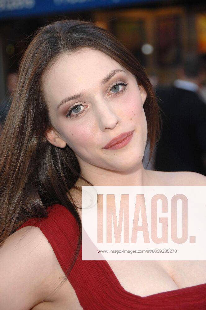 Kat Dennings at arrivals for Premiere of I NOW PRONOUNCE YOU CHUCK AND LARRY, Gibson Amphitheatre and CityWalk Cinemas, Los Angeles, CA, July 12, 2007. Photo by: Dee Cercone Everett Collection !ACHTUNG AUFNAHMEDATUM GESCHÄTZT! PUBLICATIONXNOTxINxCANxCHNxFRAxITAxJPNxNORxPOLxRUSxESPxUKxUSA