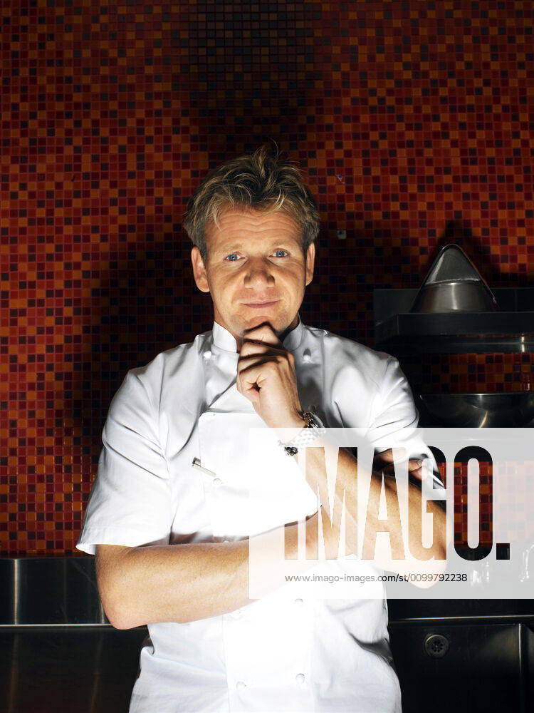 HELL S KITCHEN, Head Chef Gordon Ramsay, (Season 1), 2005-, TM and Copyright 20th Century Fox Film Corp. All rights reserved, Courtesy: Everett Collection 20thCentFox Courtesy Everett Collection !ACHTUNG AUFNAHMEDATUM GESCHÃ„TZT! PUBLICATIONXNOTxINxCANxCHNxFRAxITAxJPNxNORxPOLxRUSxESPxUKxUSA