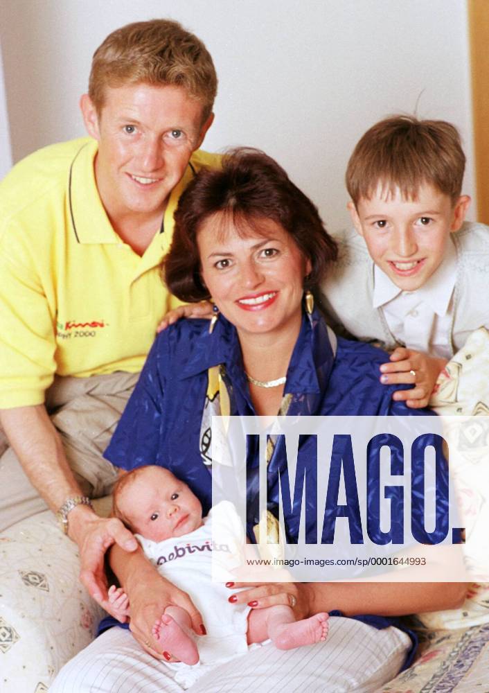 Jens Weißflog (li., Deutschland), seine Frau Nicola und die Söhne Niklas und Daniel (re Jens Weißflog (li., Deutschland), seine Frau Nicola und die Söhne Niklas und Daniel (re