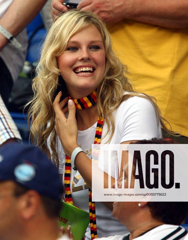 Viktorija, Frau von Kevin Kuranyi (Deutschland) Fußball EM Herren Euro