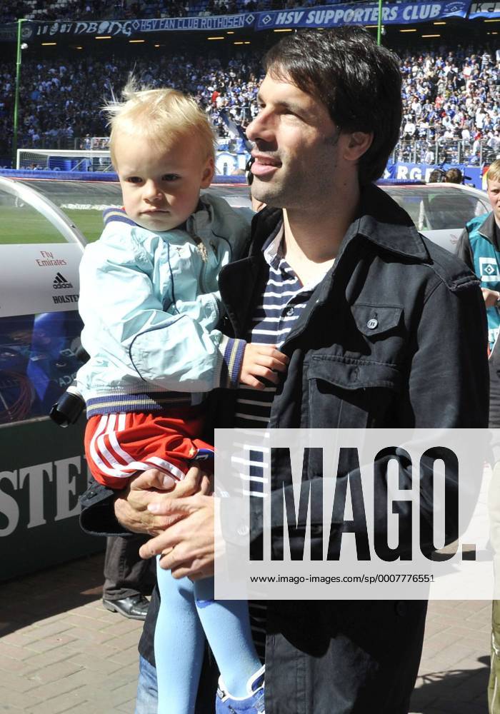 Ruud van Nistelrooy mit seiner Tochter Moa Hamburger SV HSV vs