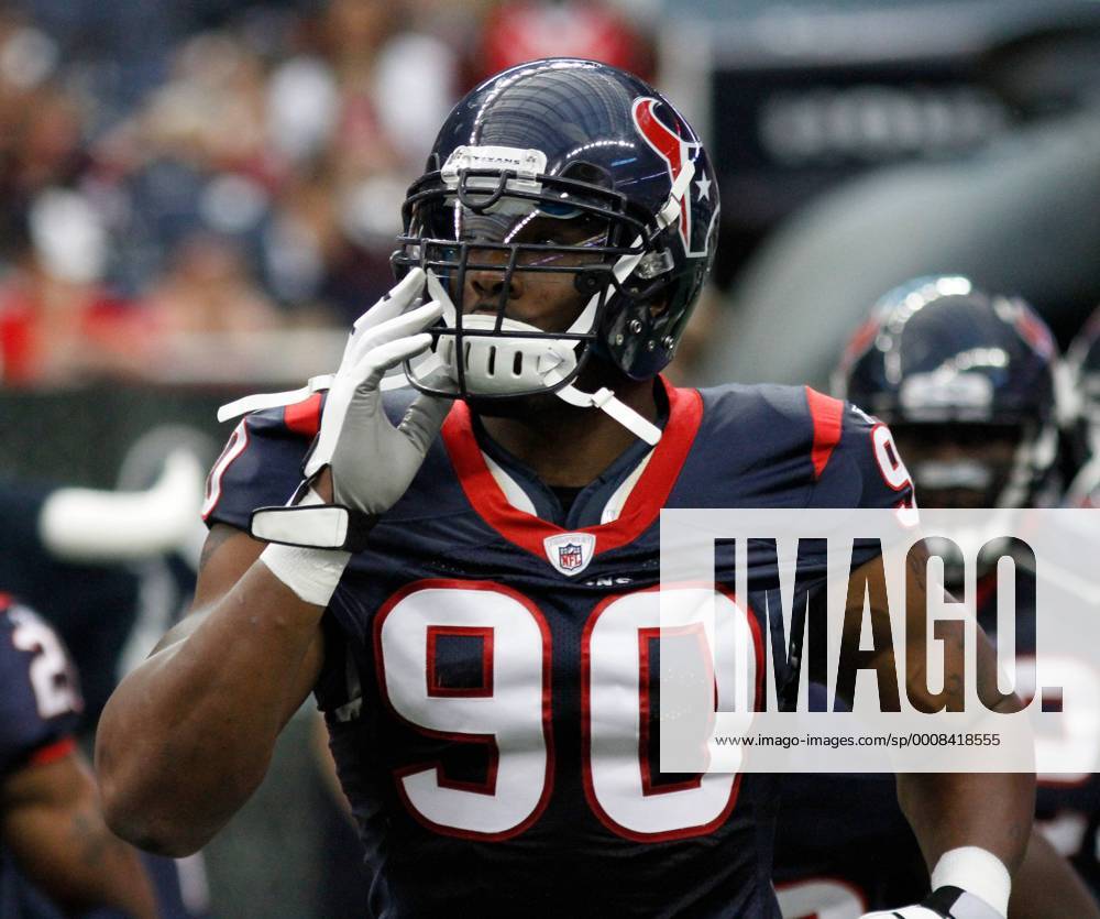 Houston Texans defensive end Mario Williams (90) runs on the field