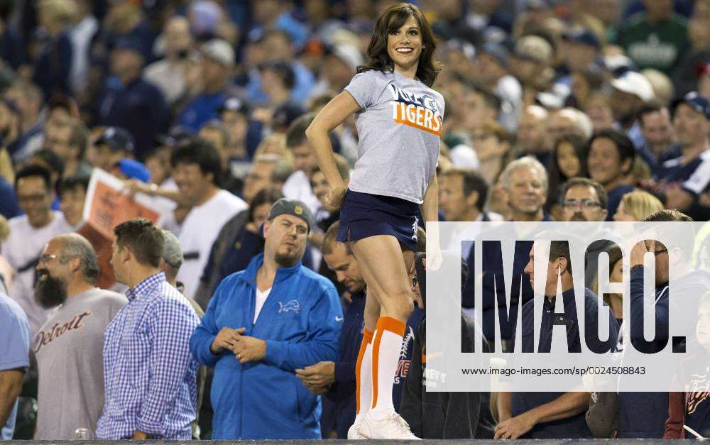 May 17, 2016: Detroit Tiger Energy Squad member Chelsea Estes and Paws  during MLB Baseball Herren