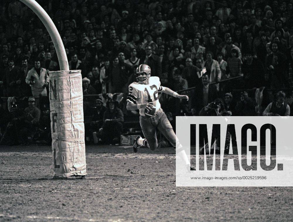 Washington, District of Columbia, USA. 31st Dec, 1972. Dallas Cowboys  quarterback Roger Staubach (12) looks for a received during the NFC  Championship game against the Washington Redskins at RFK Stadium in  Washington