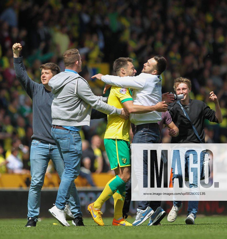 Norwich City captain Russell Martin in 2015.  Norwich city, Norwich city  football, Norwich