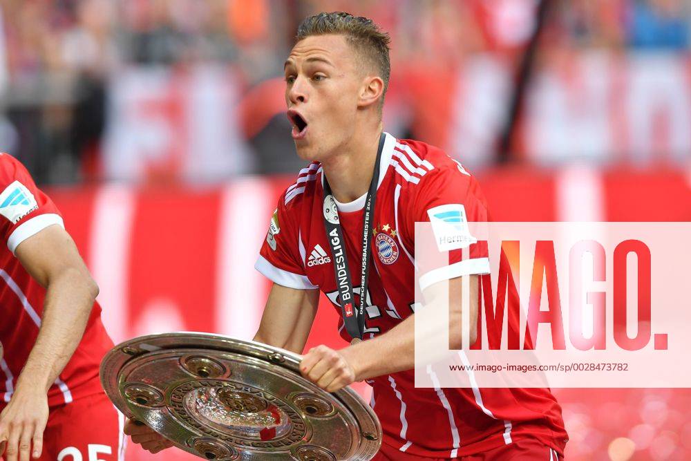 Joshua KIMMICH (Bayern Muenchen) Mit Meisterschale,Schale. Jubel,Freude ...