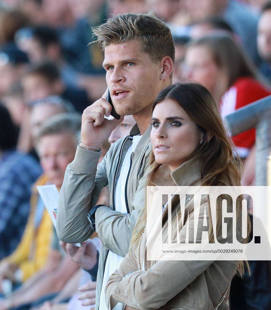 Florian Niederlechner und Freundin Melanie (SC Freiburg) zu Gast im