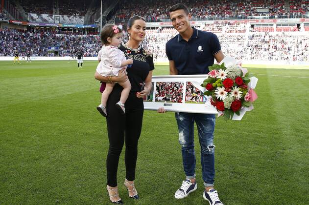 Hector Moreno with his wife Irene Martinez and daughter Mia during the  Dutch Eredivisie match, image size:631x420