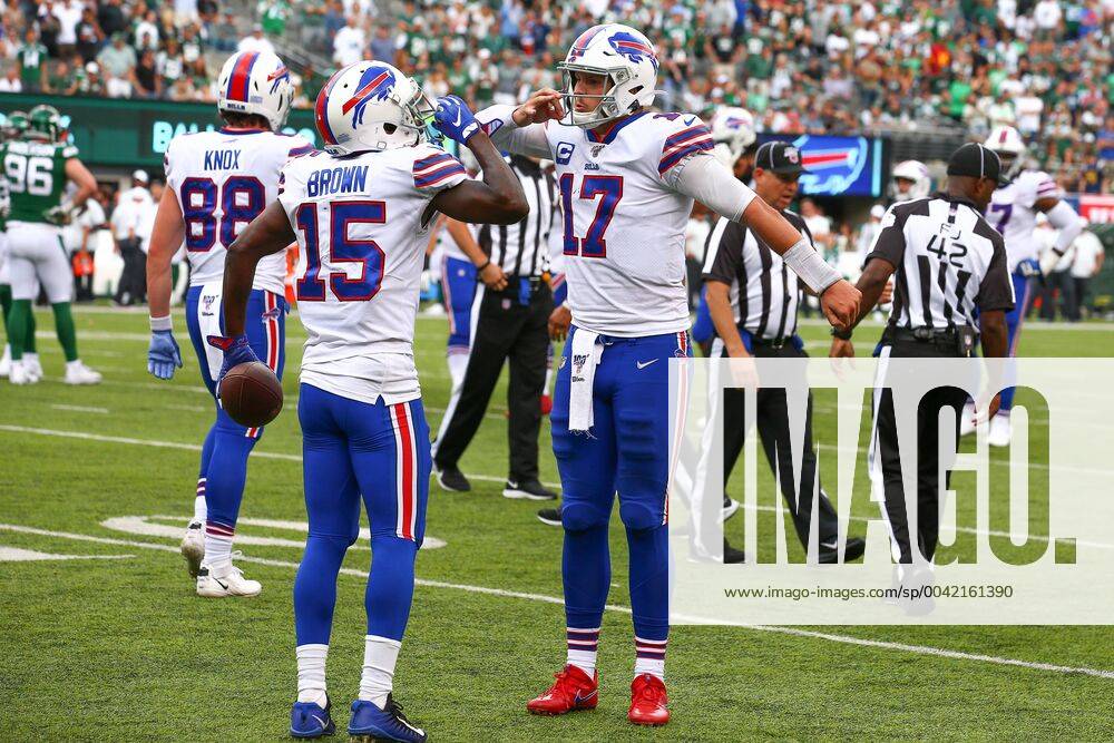 Buffalo Bills wide receiver John Brown warms up before an NFL football game  against the New York Giants, Sunday, Sept. 15, 2019, in East Rutherford,  N.J. (AP Photo/Bill Kostroun Stock Photo - Alamy