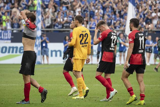 Niklas STARK (B), Torwart Rune JARSTEIN (B), Karim REKIK (B), Lukas ...