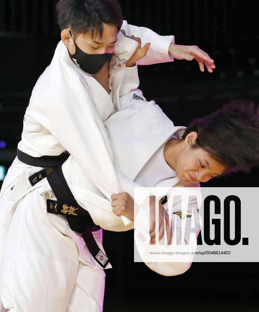 Judo online demonstration Uta Abe (bottom), two-time judo women s 52-kilogram world champion named