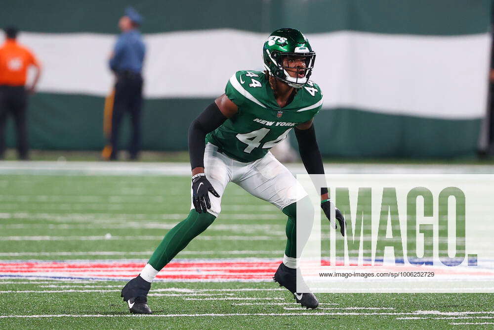 New York Jets linebacker Jamien Sherwood (44) runs against the Chicago Bears  during an NFL football game Sunday, Nov. 27, 2022, in East Rutherford, N.J.  (AP Photo/Adam Hunger Stock Photo - Alamy