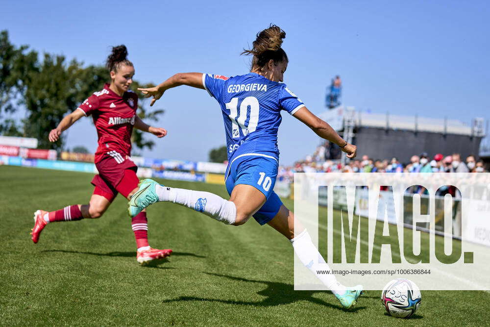 Marina Georgieva ( 10, SC Sand Frauen) Im Zweikampf Mit Lina Magull ...