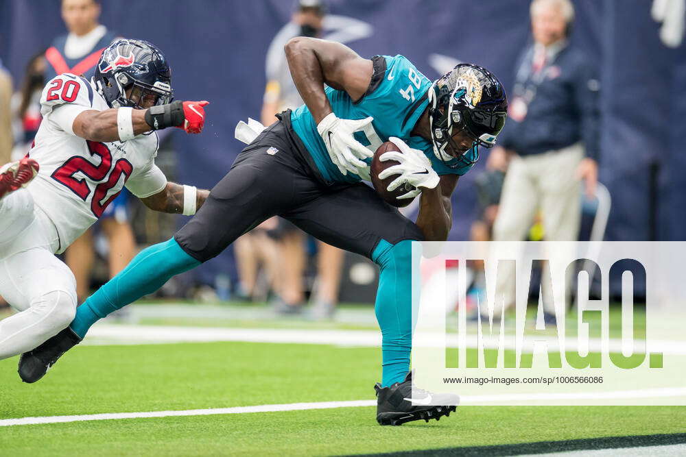 Detroit Lions vs Jacksonville Jaguars Jacksonville Jaguars tight end Chris  Manhertz (84) walks off