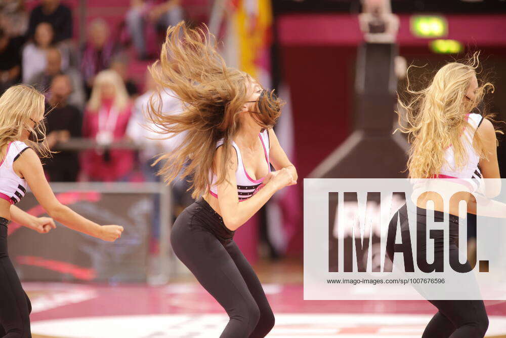 Baskets Danceteam Cheerleader der Telekom Baskets Bonn vs. NINERS