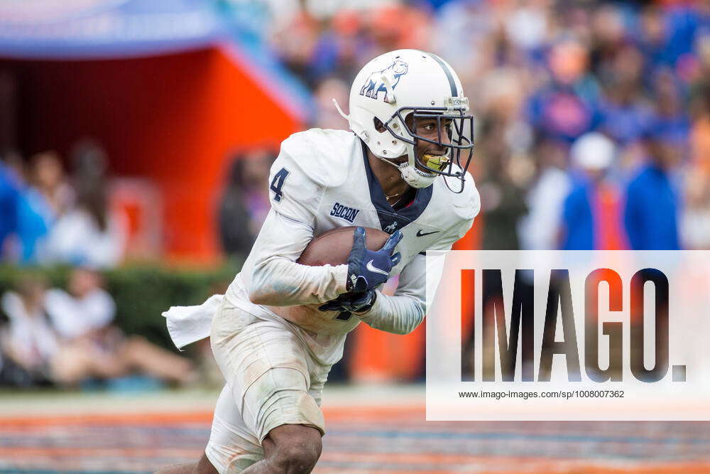 November 13, 2021: Samford Bulldogs wide receiver Montrell Washington (4)  returns a kickoff for a touchdown during the NCAA football game between the  Samford Bulldogs and the Florida Gators at Ben Hill