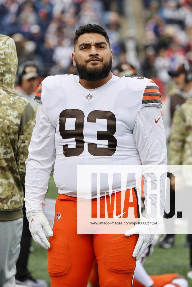 FOXBOROUGH, MA - NOVEMBER 14: Cleveland Browns defensive tackle Tommy Togiai  (93) before a game