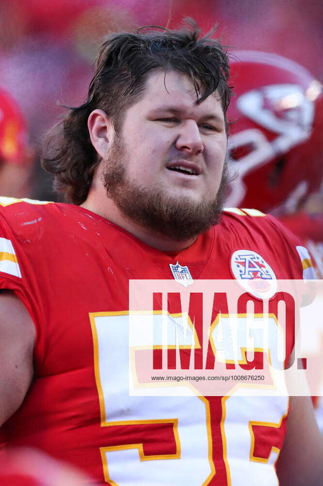 Kansas City Chiefs Mobile: Kansas City Chiefs center Creed Humphrey (52)  runs out with the team for introducti…