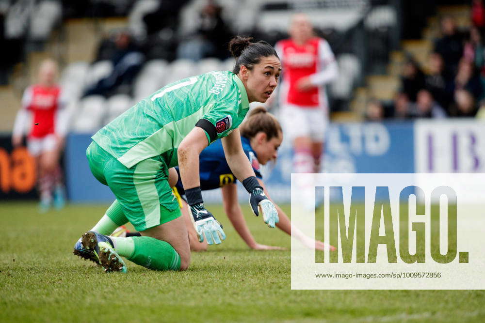 Goalkeeper Manuela Zinsberger 1 Arsenal watches as Ella Toone s